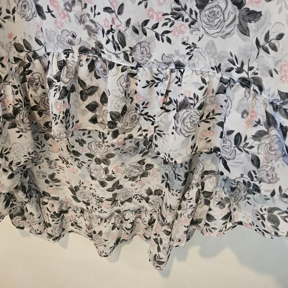 Women's Torrid Plus 2X Gray Pink Floral Ruffle Hem Sleeveless High-Low Top - Picture 6 of 9